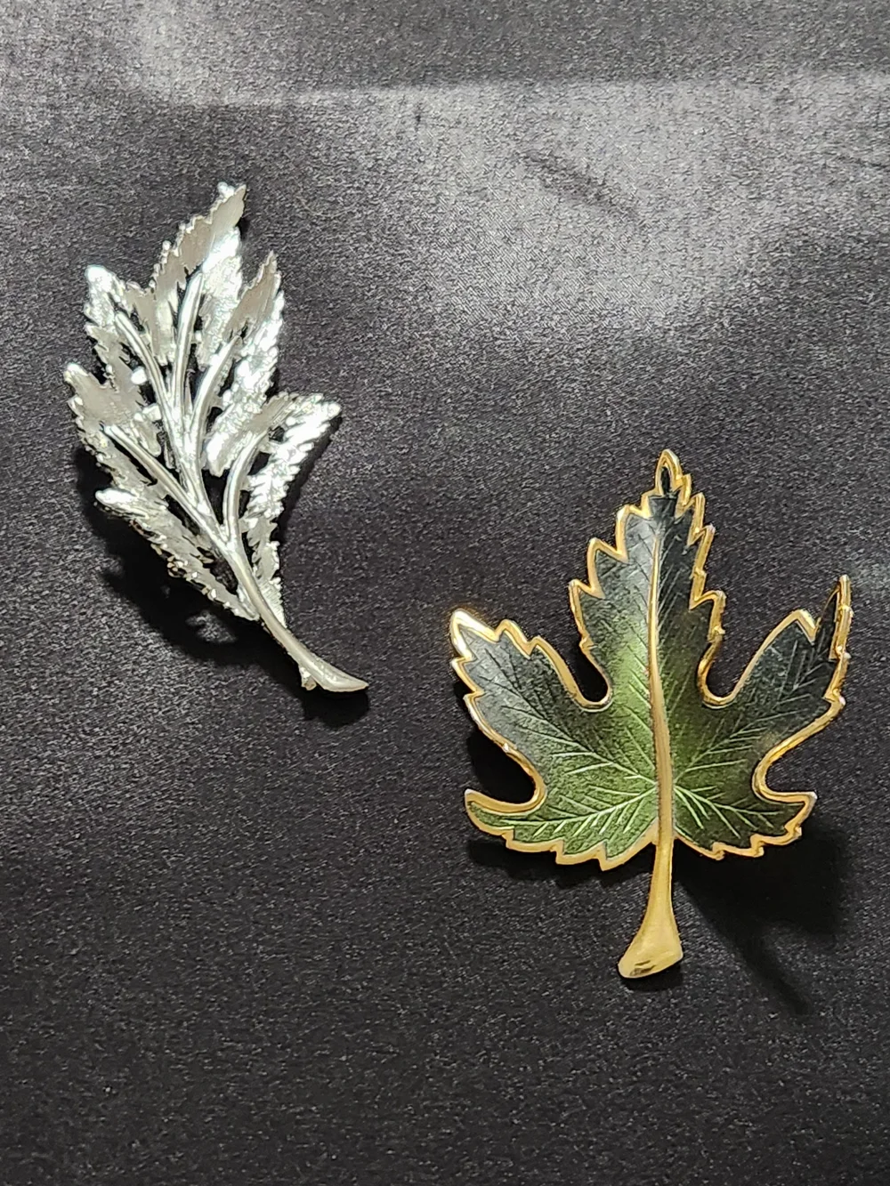 Gold-Trim Green Leaf Decorative Pin - Home Accents